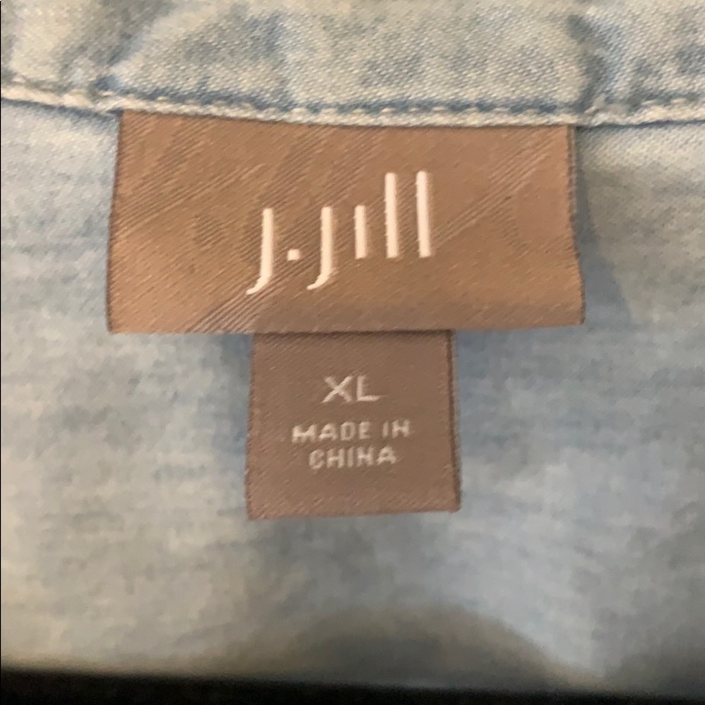 💙JJill button down💙 - Picture 2 of 7